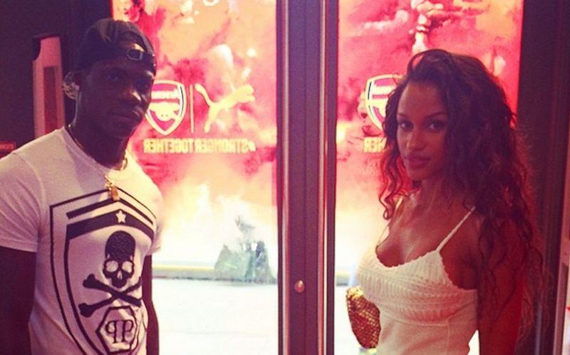 Balotelli e la foto con l'Arsenal: ancora una gaffe sui social, ma è solo shopping