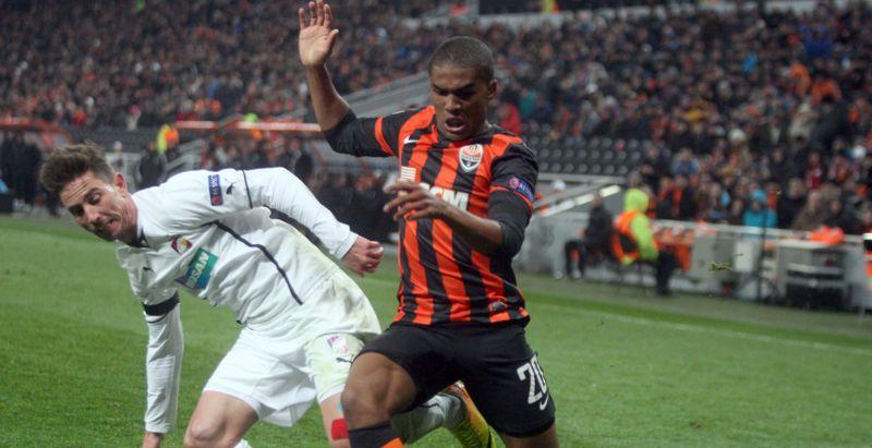 PSG, piace Douglas Costa