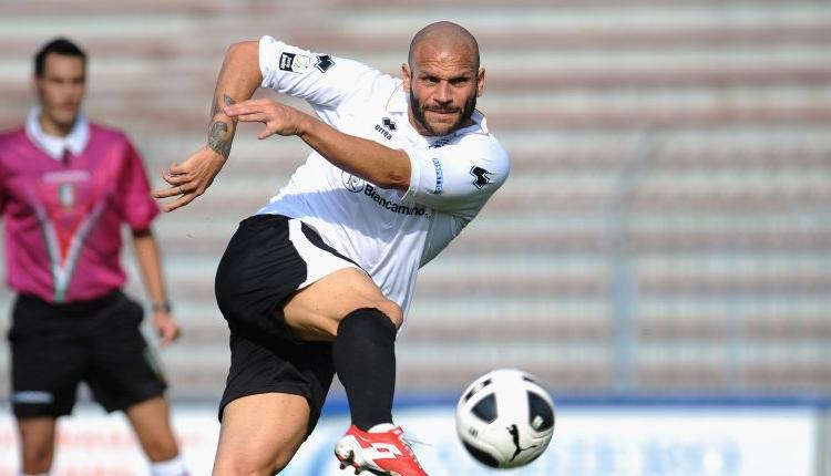 Tiribocchi: 'Calcio ambiente di m...a! Gli allenatori pagano per essere assunti, soldi per far giocare i giovani'