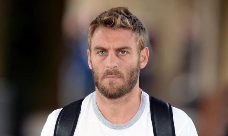 De Rossi attacca Tavecchio sui mangia banane. Albertini: 'Il palazzo scricchiola'