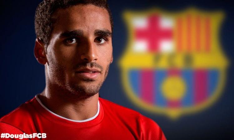 Barcellona, UFFICIALE: via un difensore