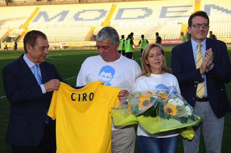 Modena da applausi: vince il premio Fair Play, onora i genitori di Ciro Esposito e abbatte le barriere in curva 