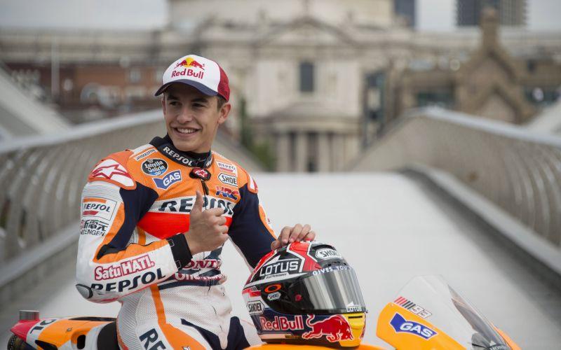 Il fenomeno Marc Marquez si racconta: dal mito Valentino al tifo per il Barcellona, sempre in sella a una moto