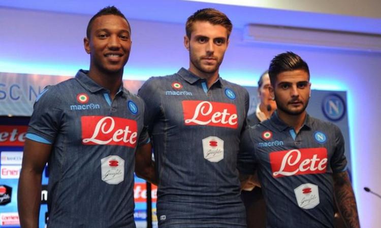 VIDEO Napoli, dal camouflage al jeans: la seconda maglia fa già discutere