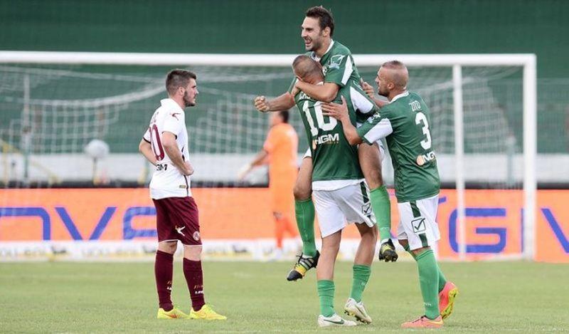 Avellino ultimo in classifica e differito: la squadra si affida alla fede