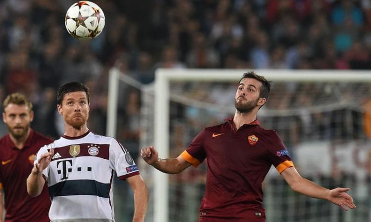 Roma, Pjanic vale 50 milioni di euro: su di lui tre squadre