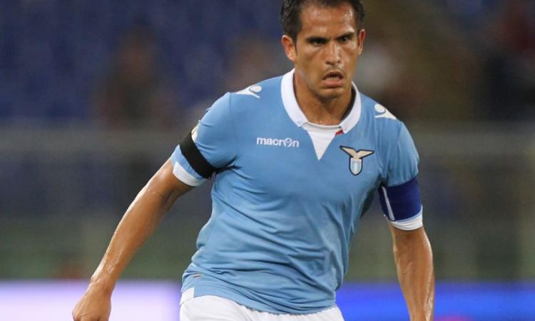 Lazio: bagno di folla a Formello, striscione per Ledesma