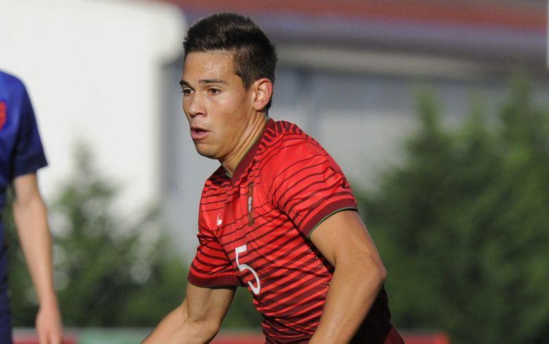 Borussia Dortmund place bid for Liverpool target Guerreiro