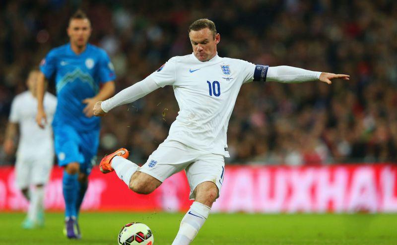 A drunk Wayne Rooney surprises guests at wedding reception