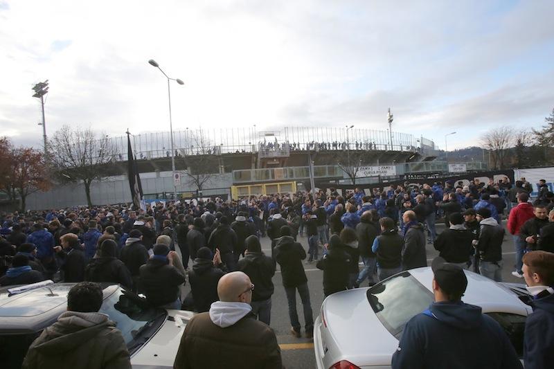 Vivo x lei: tifo fuori dallo stadio, ultrà Atalanta beffano Alfano