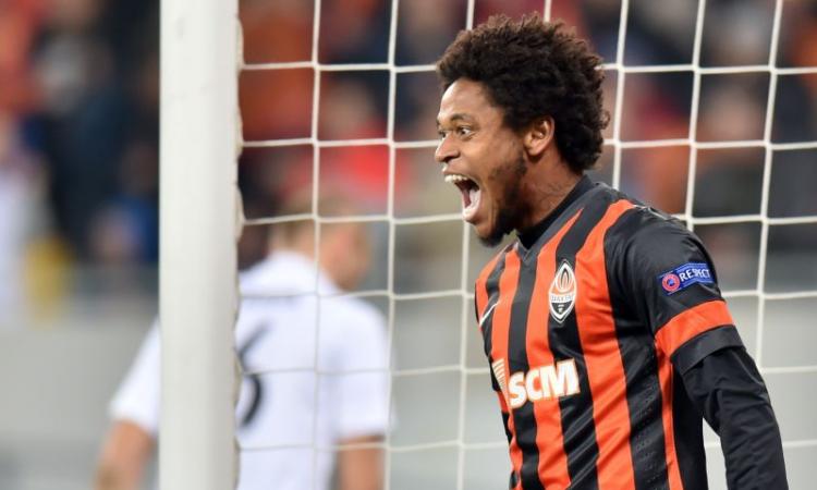 Luiz Adriano e Lucas Lima per il Milan