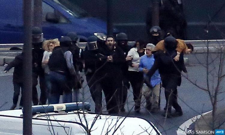Francia: minuto di silenzio a 4 anni dagli attentati VIDEO