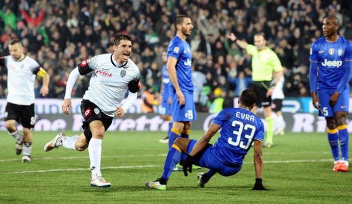 Vidal spreca, pari Juve: 2-2 a Cesena