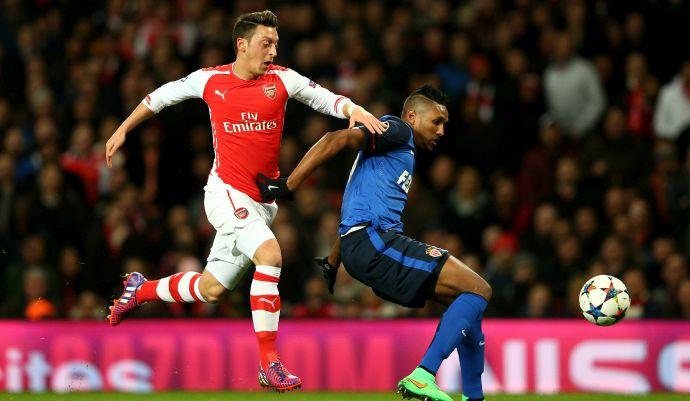 Arsenal, Ozil chiama Hummels: 'Gli consiglio la Premier'