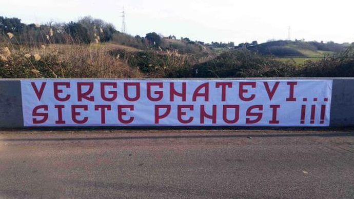 Roma contestata dai tifosi: 'Vergogna'