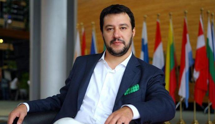 Juve, Salvini sta con Sarri: 'Grande allenatore e uomo vero' 