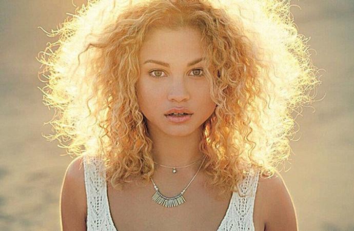 Gossip, Van der Wiel diventerà papà: l'annuncio della fidanzata Rose  Bertram su Instagram