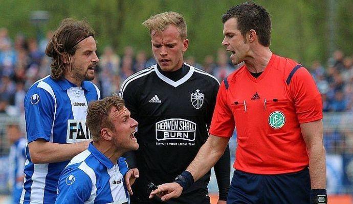 Momenti Di Gioia: FC Carl Zeiss Jena, quando la maglia è rock...heavy metal!