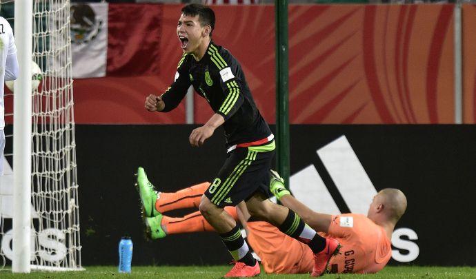 Manchester United sul giovane Hirving Lozano