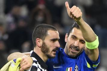 Bonucci.Buffon.abbraccio.2014.15.356x237.jpg