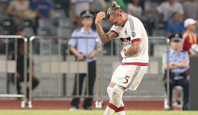 Fiorentina: Mexes pubblica foto col logo viola ma è un fake