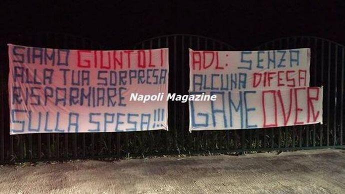 Napoli, striscioni contro De Laurentiis