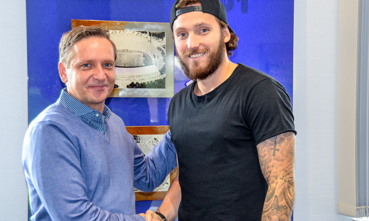Schalke, UFFICIALE: rinnova un centrocampista