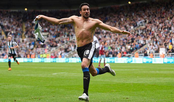 Newcastle, Jonas Gutierrez querela il club