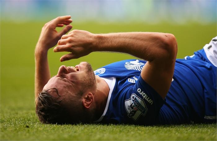 VIDEO Everton, Cleverley rapinato in casa con moglie e figlia