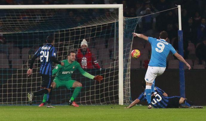 Super Higuain, Napoli-Inter 2-1