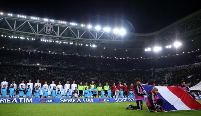 VIDEO Juventus-Milan allo Stadium: applausi per la Marsigliese, Dybala e la sostituzione di Hernanes