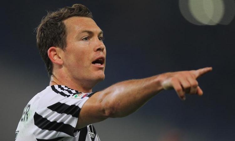 Juve, Lichtsteiner allontana Cuadrado