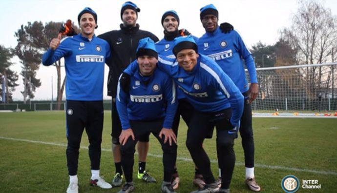VIDEO Icardi & C. suonano Jingle Bells con il pallone: 'Buon Natale Inter'