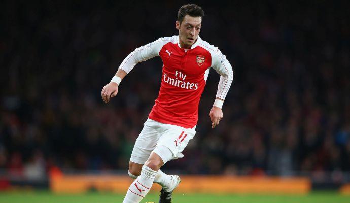 Ozil e Oxlade-Chamberlain firmano la vittoria all'Arsenal: secondo posto per Wenger