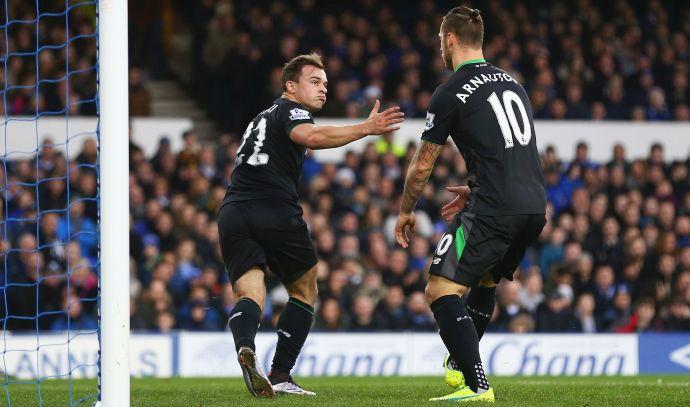 Premier: Arsenal momentaneamente primo, vola il Tottenham. Everton-Stoke 3-4 con super Shaqiri e Arnautovic