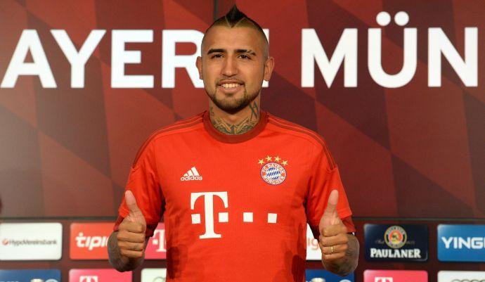 Bayern boss provides update to Vidal future amid Man United interest