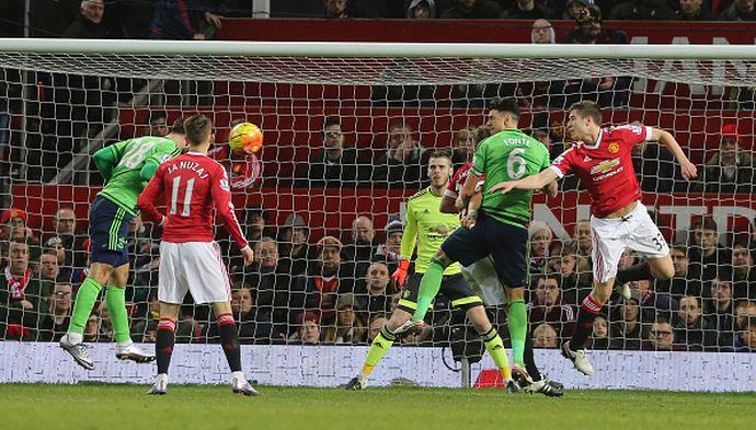 Premier: Ranieri in testa da solo aspettando Arsenal-Chelsea. Liverpool 5-4, City 2-2, United ko: Darmian in ospedale