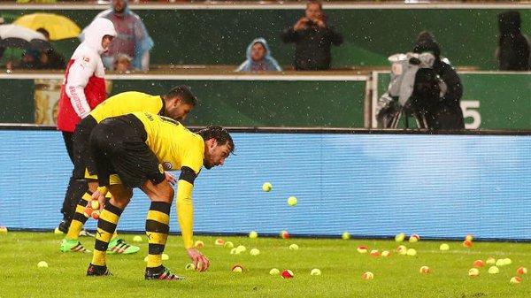 Caro-biglietti? Guardate l'originale protesta dei tifosi del Dortmund! VIDEO