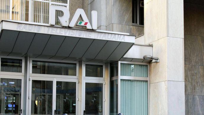 La Rai rischia di perdere i diritti tv per la Champions: Sky tratta con Mediaset