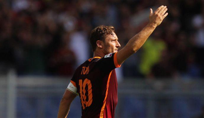 Totti, gag con i giornalisti: 'Ci vediamo? No...'