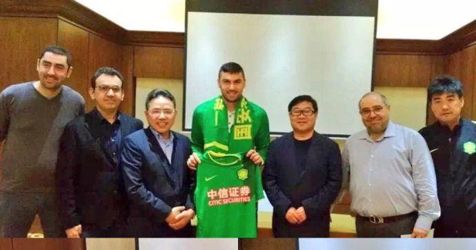 Beijing Guoan, UFFICIALE: niente Luiz Adriano, ecco Burak Yilmaz