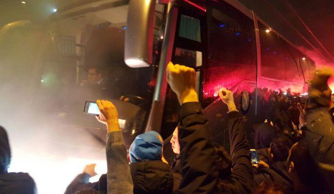 Napoli: tremila tifosi all'aeroporto