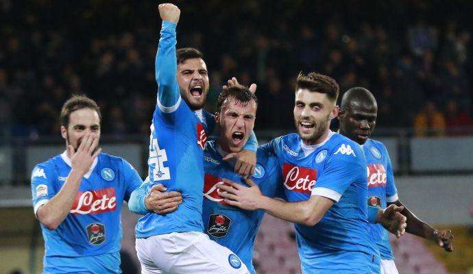 Serie A: il Napoli raggiunge la Juve in testa, 3-1 al Chievo. Vince la  Sampdoria