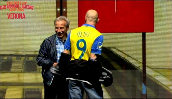 Aldo, Giovanni e Giacomo con la maglia del Chievo