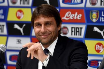 Conte Italia sorride