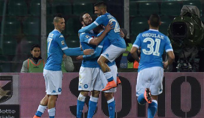 Serie A: Higuain su rigore, il Napoli insegue la Juve. 2-0 Lazio, vince la Roma