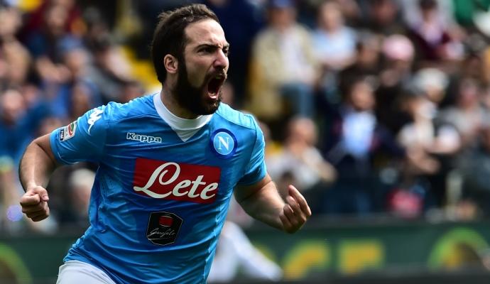 Manchester United, scout al San Paolo per Higuain