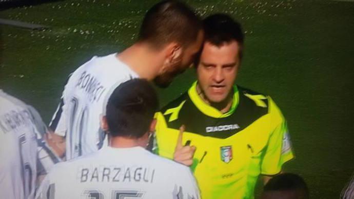 Rizzoli arbitra Atletico-Barcellona: in Spagna tirano fuori la 'testata' di Bonucci