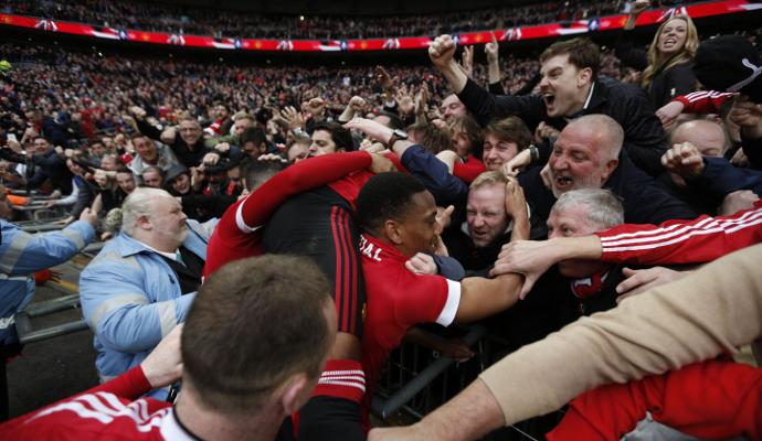 Martial manda il Manchester United in finale di FA Cup: Lukaku sbaglia un rigore, Everton ko