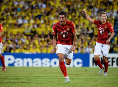 Paulinho, like a più post sull'Inter: messaggio al mercato? FOTO
